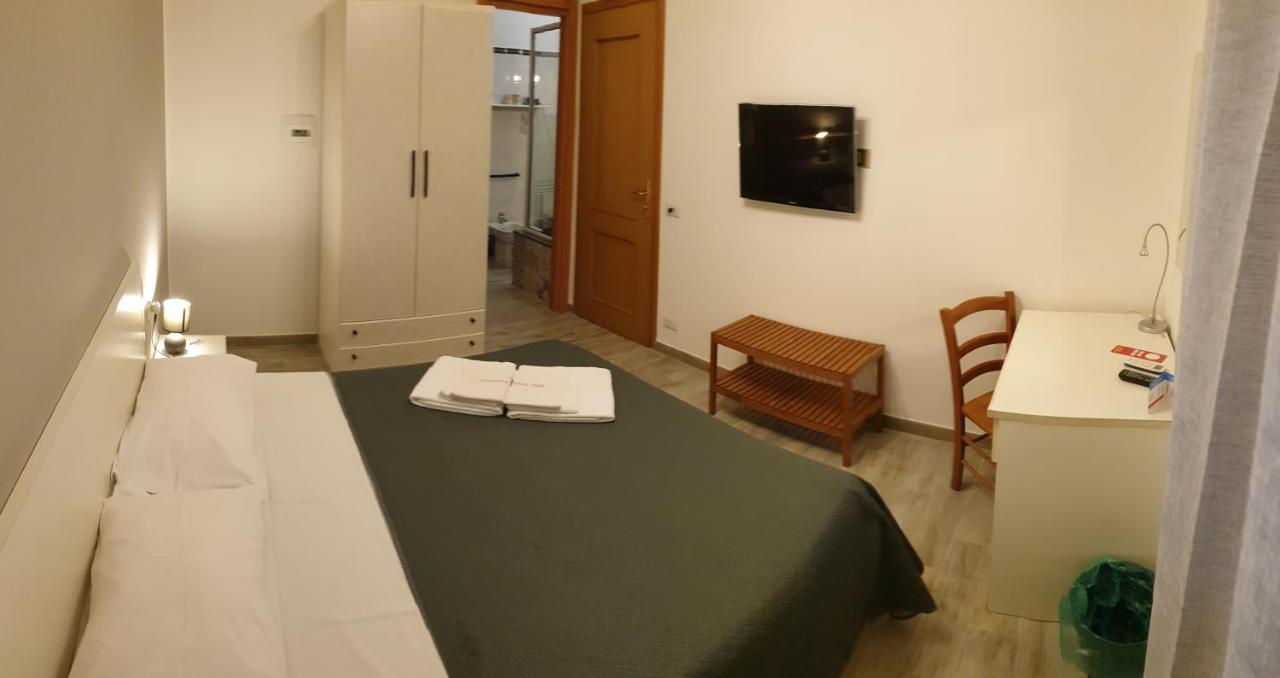 Camera Matrimoniale Deluxe (2 Adulti + 1 Bambino)